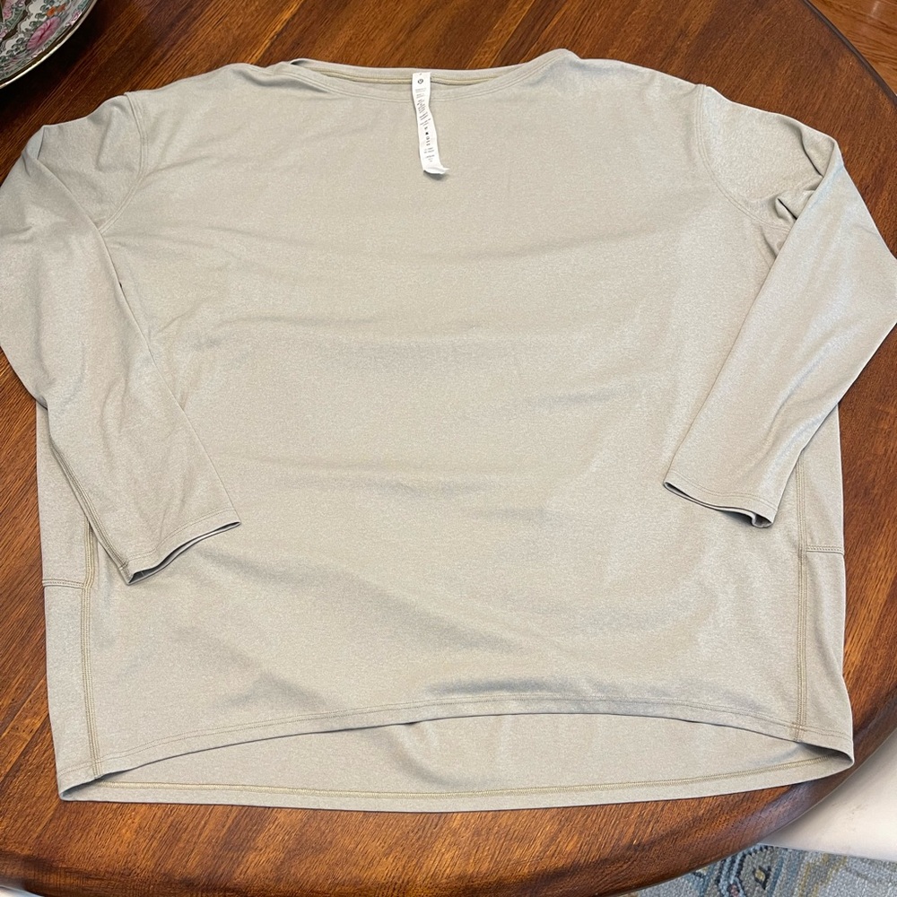 Lululemon back in action nulu long sleeve size 8